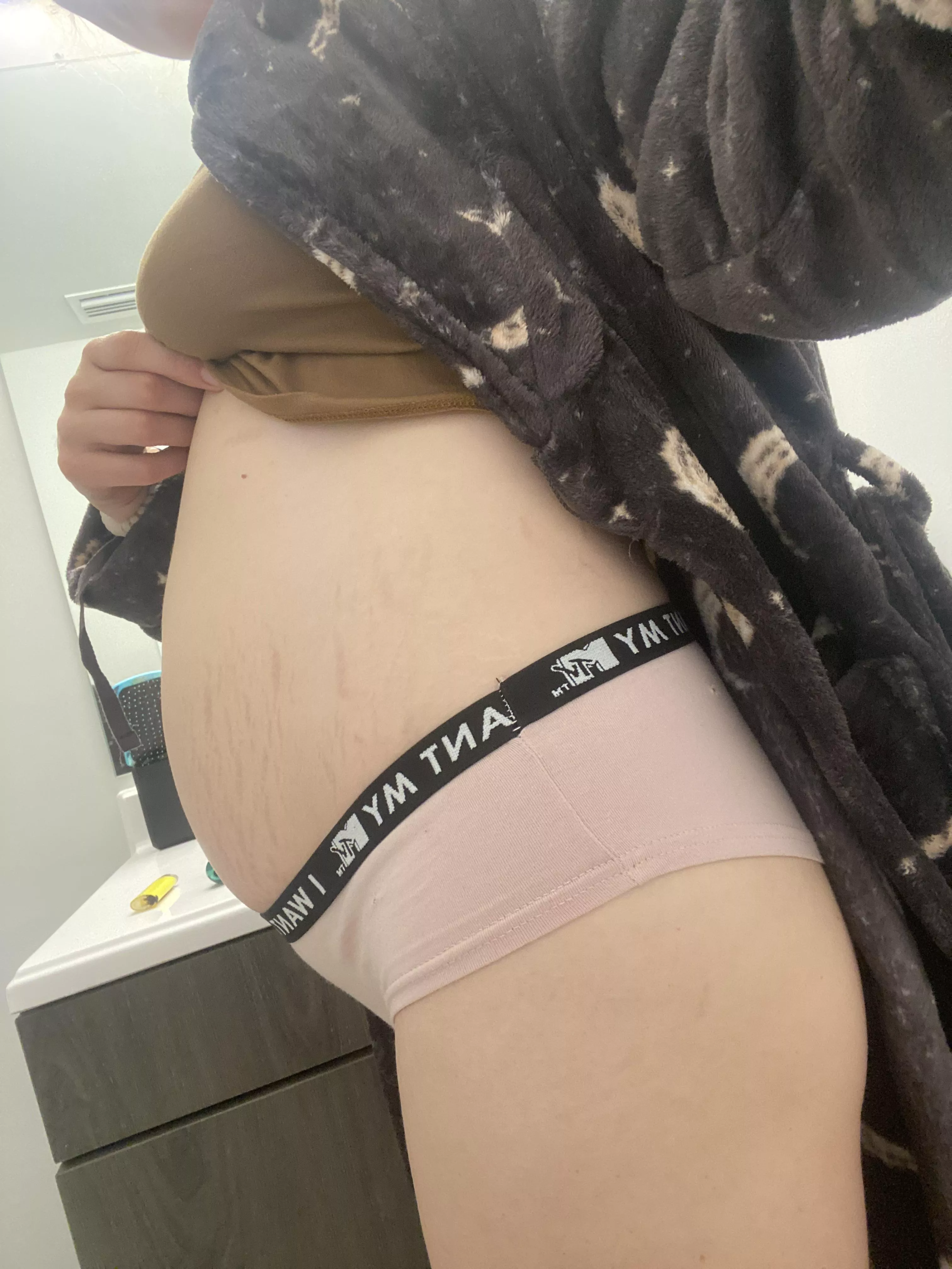 Hard to believe I have a flat stomach before this 😝😍 posted by Danadickinss