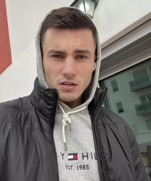 Have a good day everyone ☀️ by Max_barz