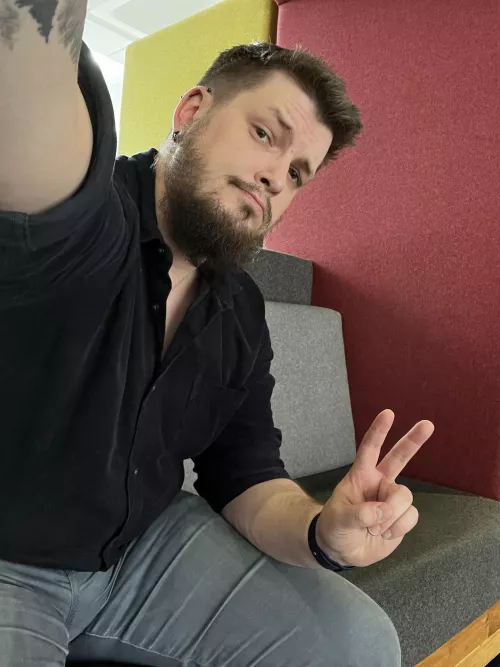 Have a good day folks! Almost weekend 🤗 by Anthes92