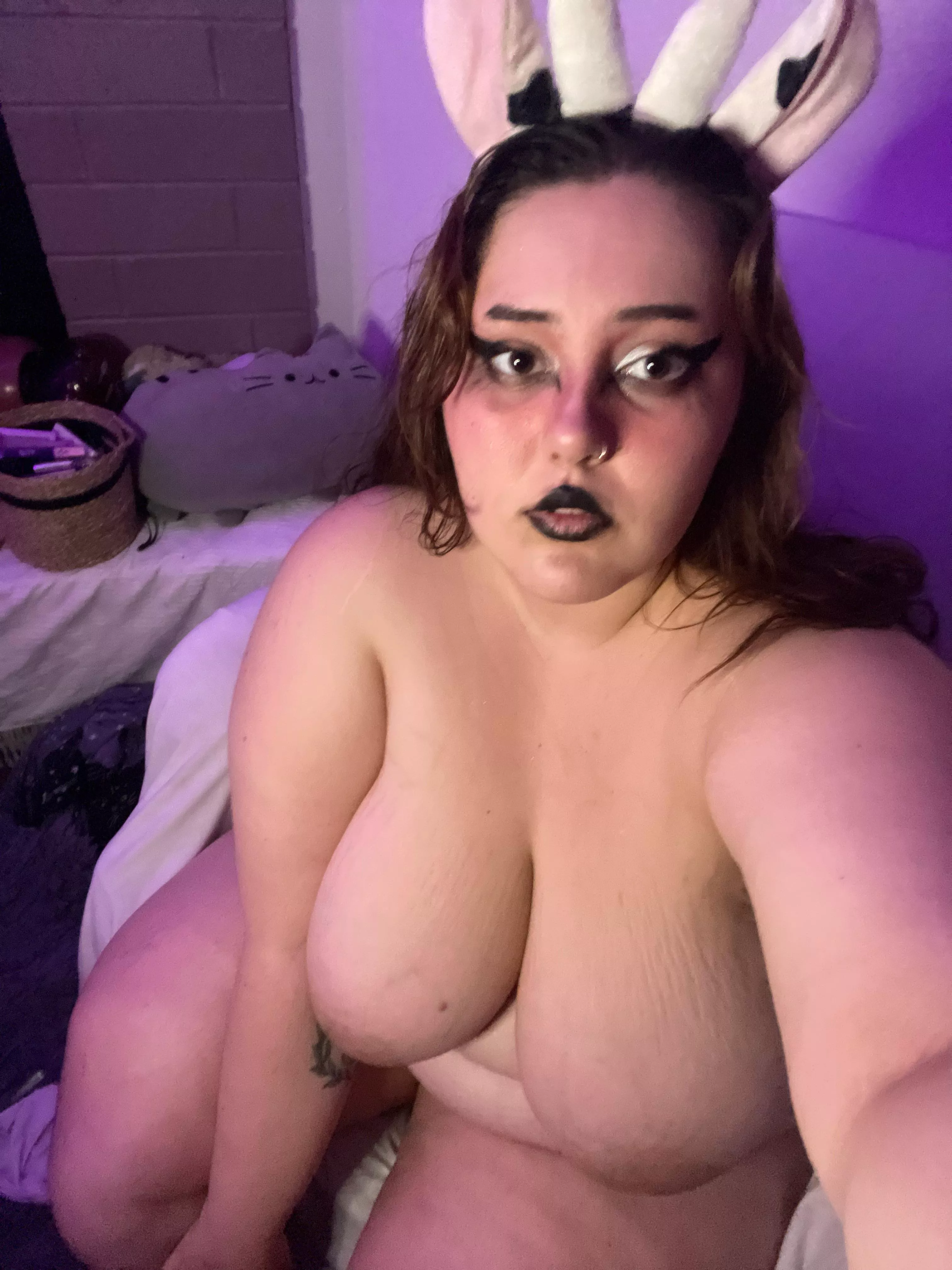Have no thoughts other than being bred 🥵 posted by Cutegothcrybaby