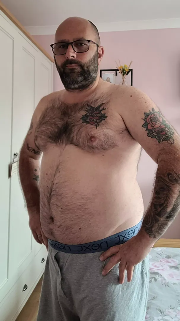 Have put some weight on over the past few years, finding it a bit hard. Do I look okay? posted by englishmale_46