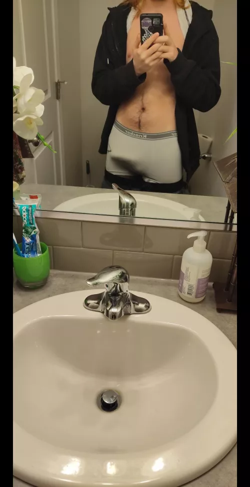 have some 18yo bulge ;3 by TyrantTheGayWolf