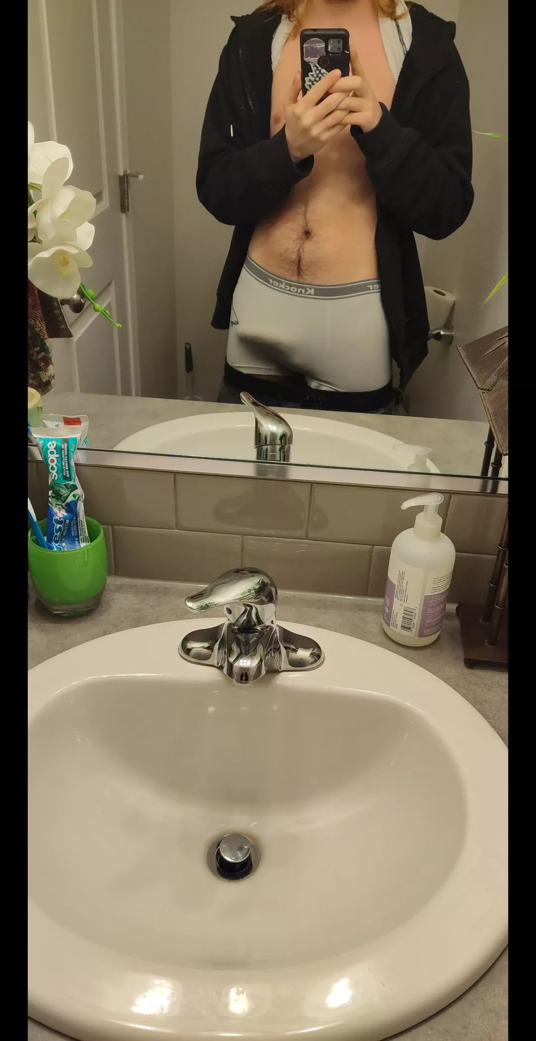 have some 18yo bulge ;3 posted by TyrantTheGayWolf