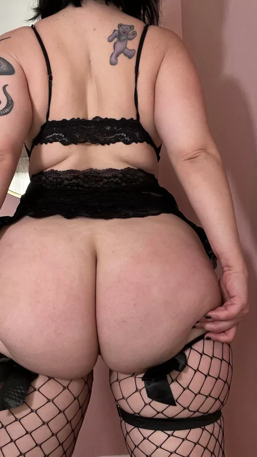 have you ever tasted a goth milf? by skylalust