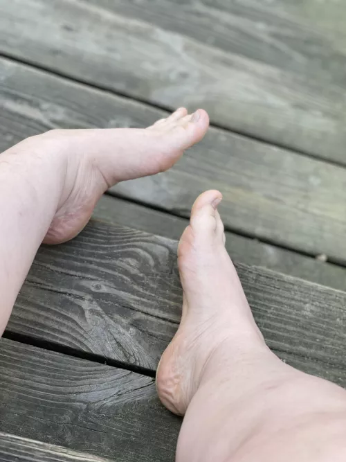 Have you worshiped my feet today, slave? by kikikannibaloxo