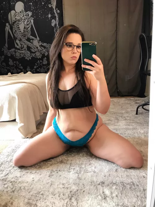 Having fun this Friday babe? by willowxloona