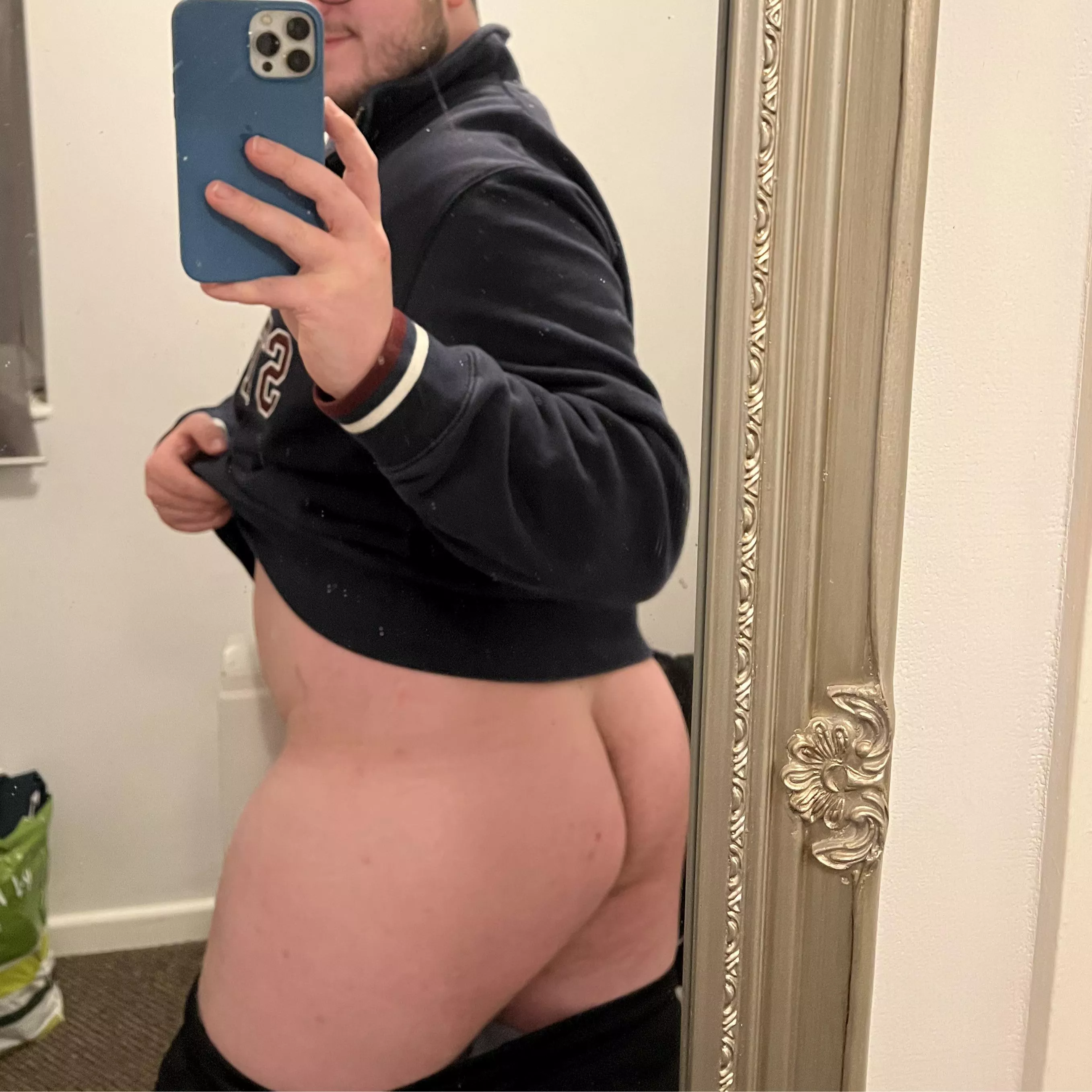 he deffo squats hehe posted by Gaycubb