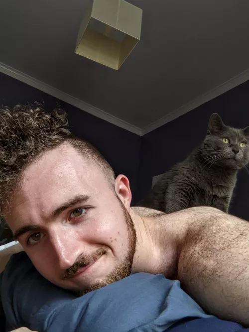 he loves photobombing by dreaming_prometheus