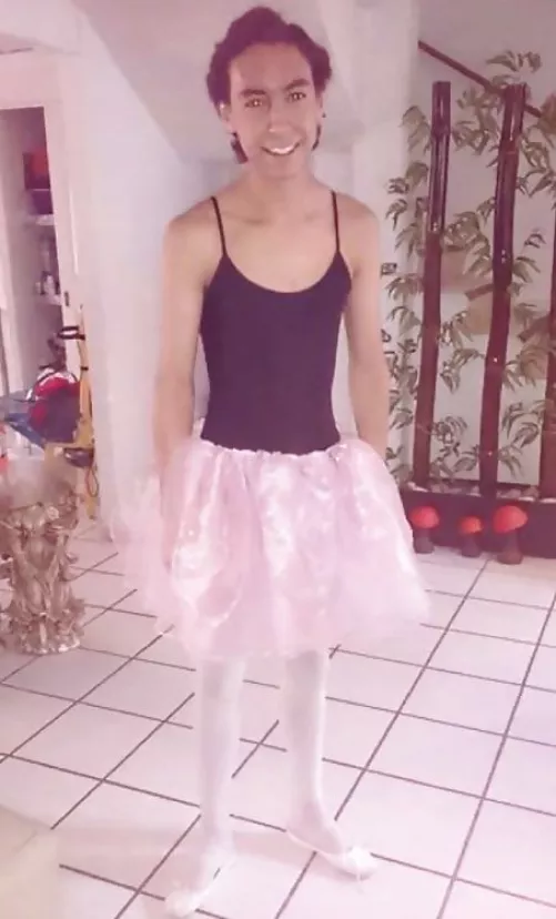 He may have deleted his sissy Twitter, but this pic will haunt him forever! KIK him the pic @sissynthiiaa by sissycd2humiliate