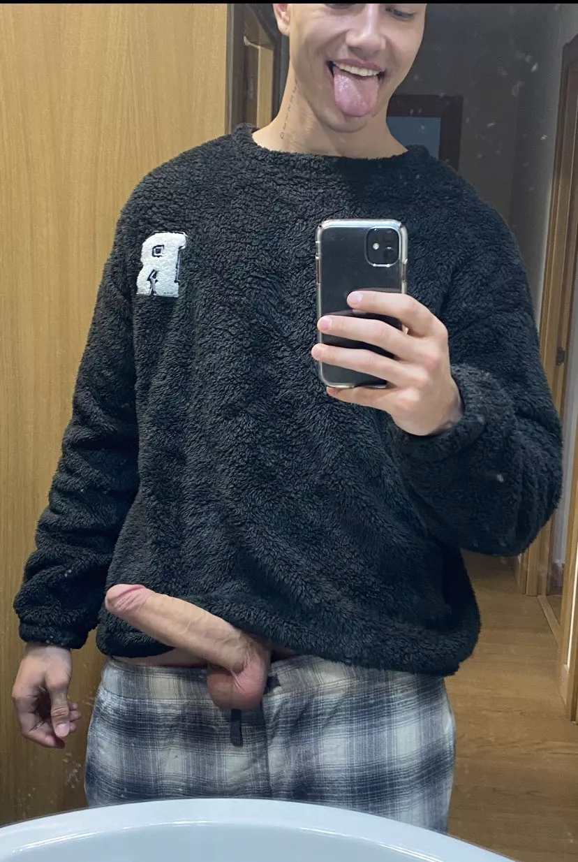 He wanted to be in the photo 😆 (22) posted by Goldengeorgiii