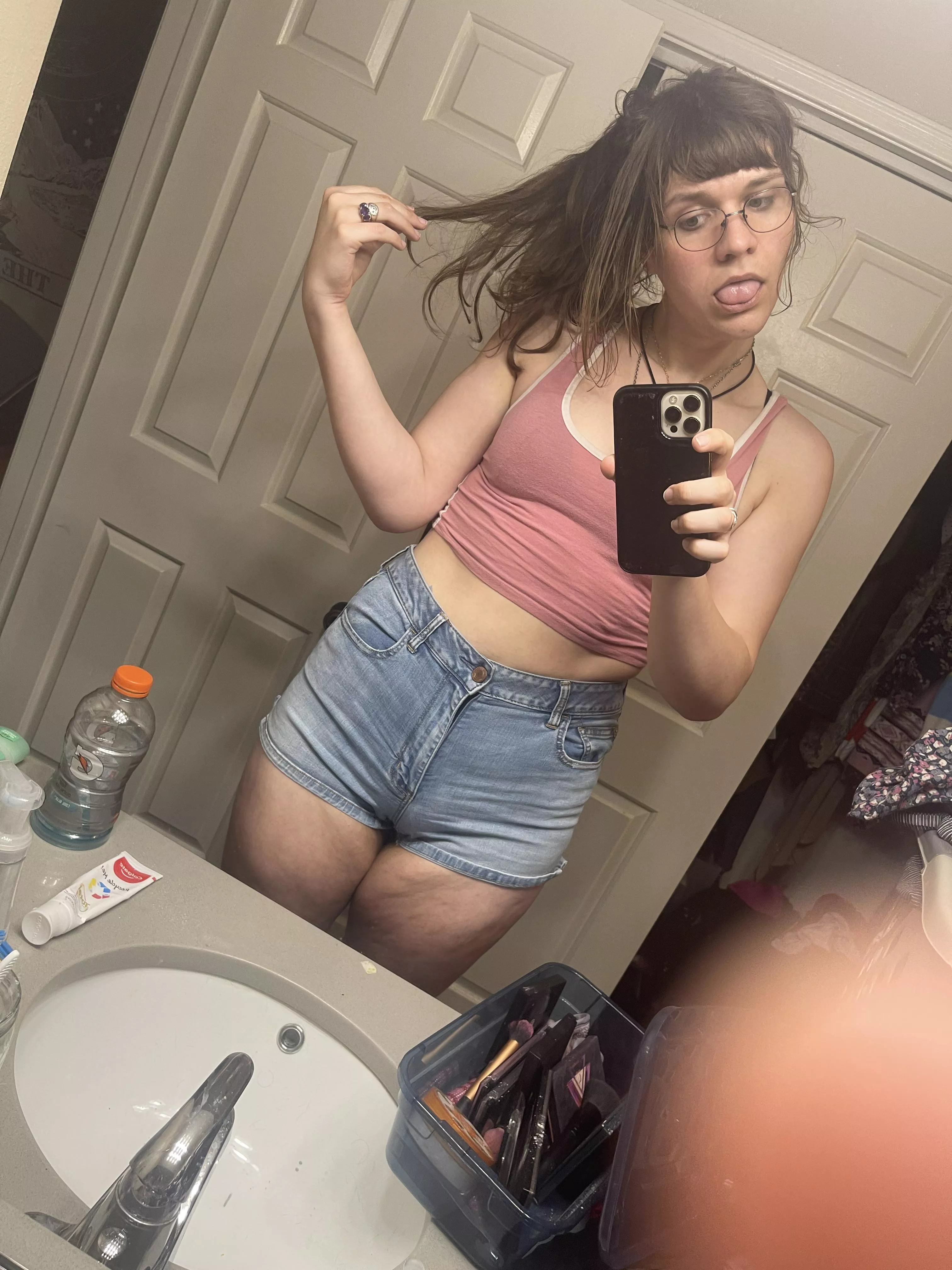 Head empty 🥰 posted by Opheliadelia