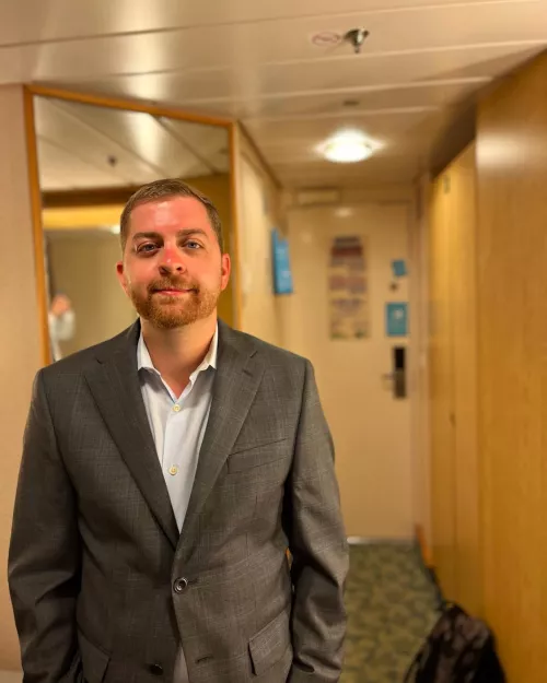 Heading home from vacation. Anyone want to chat and help this long travel day bearable? by beg0011