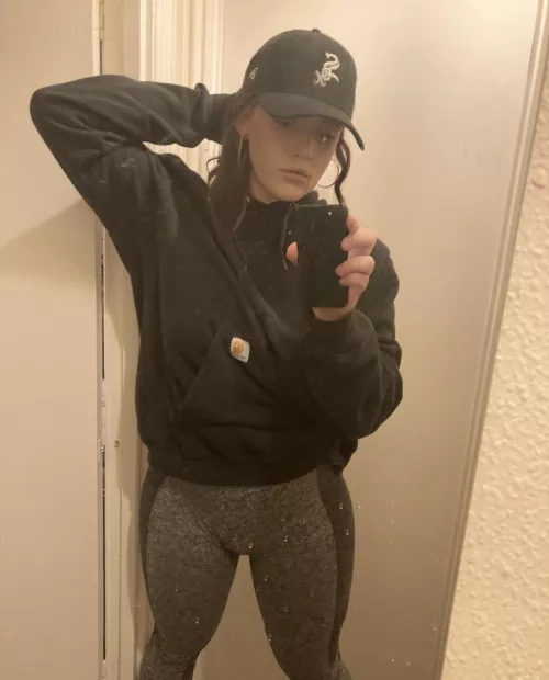 Heading off for leg day 😇 by Smolllgal