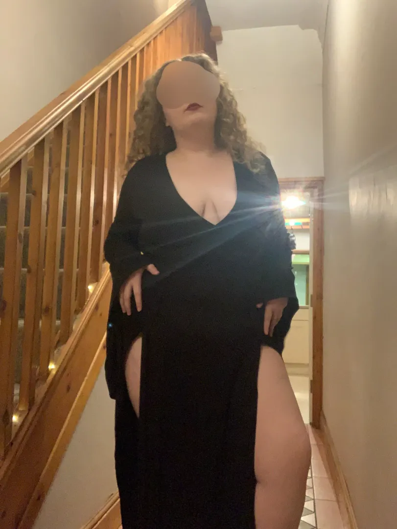 Heads all turn when I walk in the room in this by HolliexFox