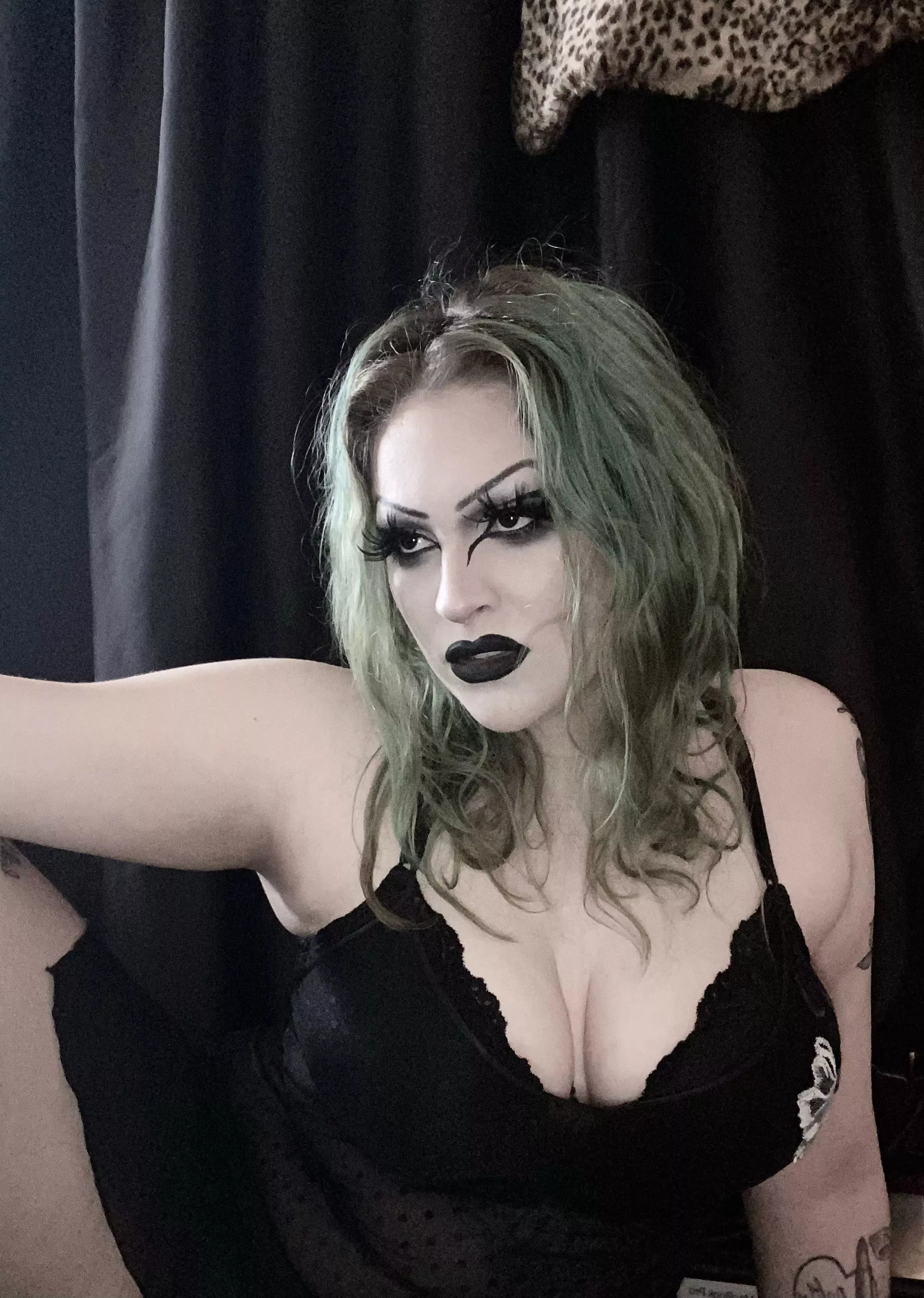 Heard there was a bit tiddy goth gf subreddit, so I knew I had to join 😌 posted by barbiedolldecay