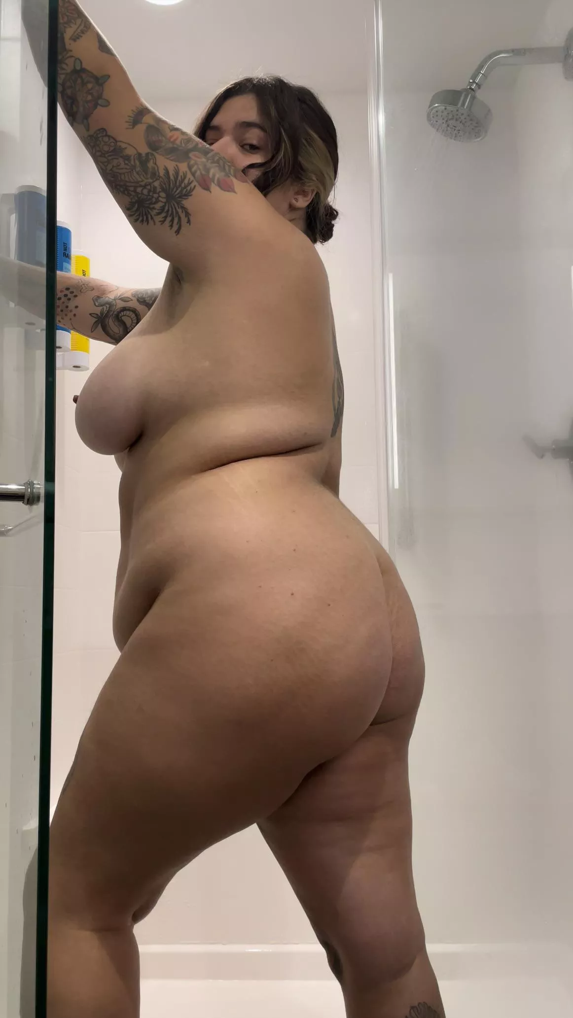 Heard you liked thick milfs 😉 posted by downwthethicccness