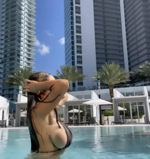 Heavy side boob by Pit-Master