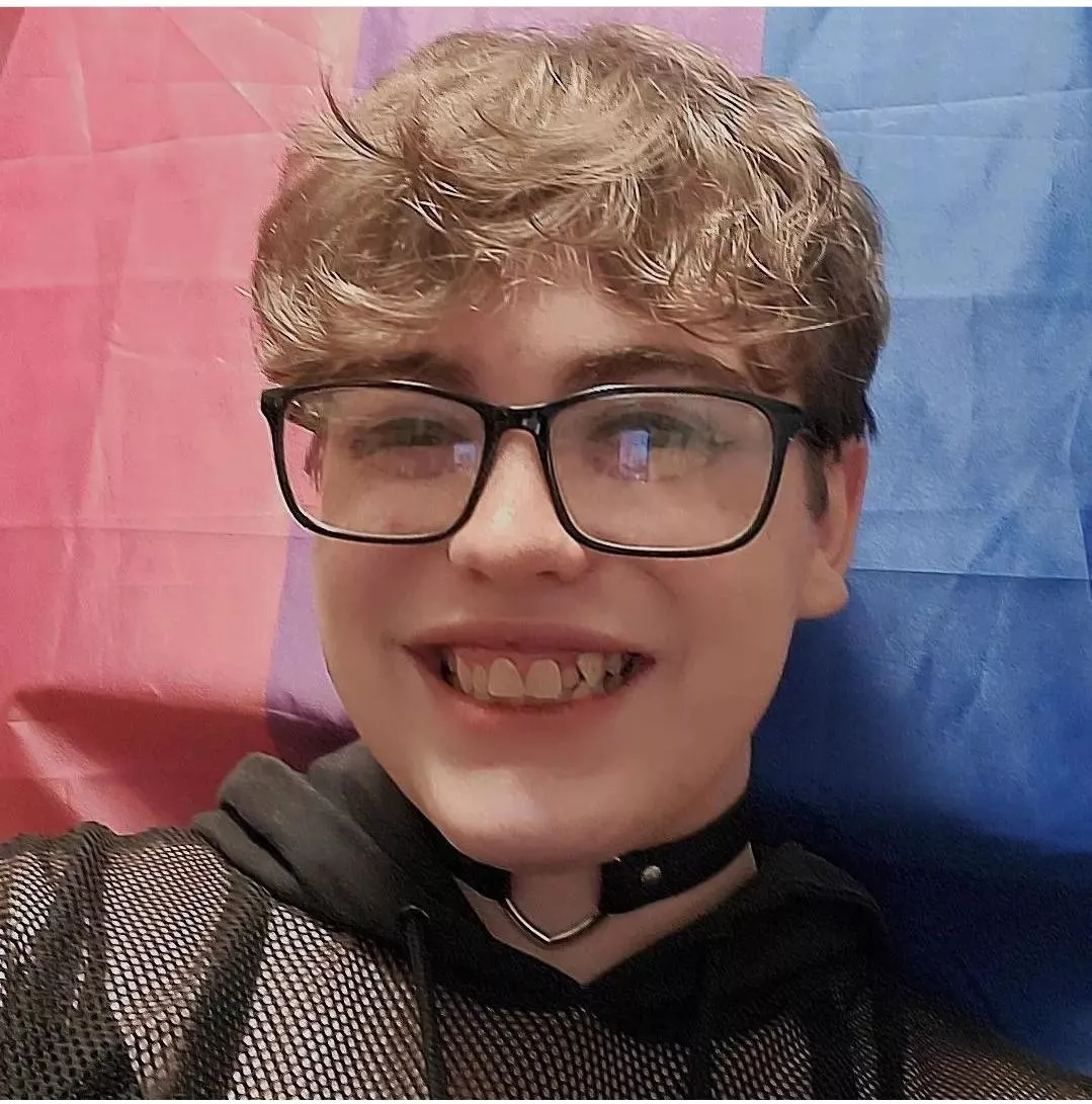 Heeeeeey u ;P posted by ElijahMakesArtStuff