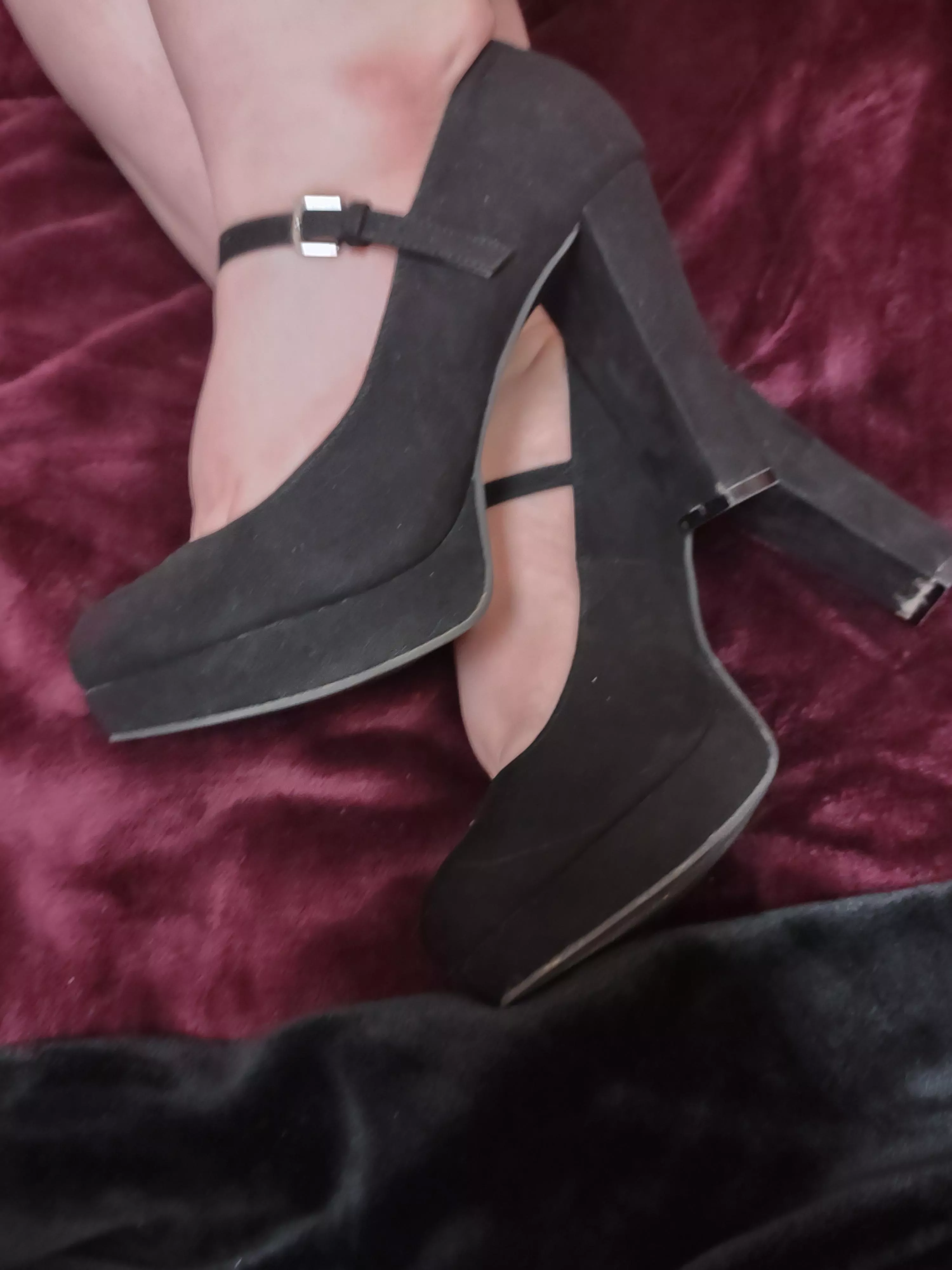 heels 🥵 posted by bikerbarbie224