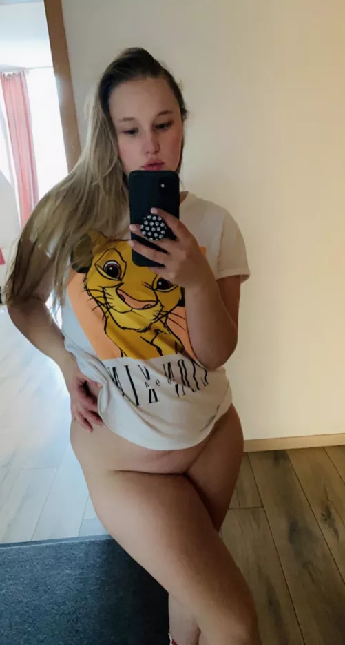 Heey ❤️ I am Mia and I am doing Onlyfans for one year now ❤️ I would appreciate it if you would take a look at my Insta or Onlyfans ❤️ by miasofie21