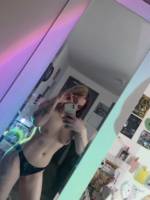 Hehe :3 (f18 U.K.) by Teigann