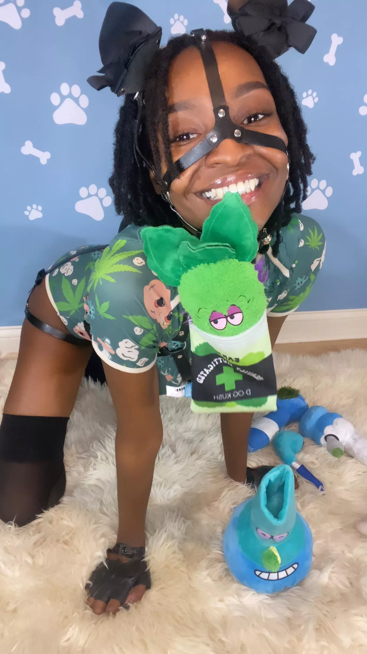 Hehe like my new toy?🐾🐶 Let’s play fetch!! posted by Cutiepuppi