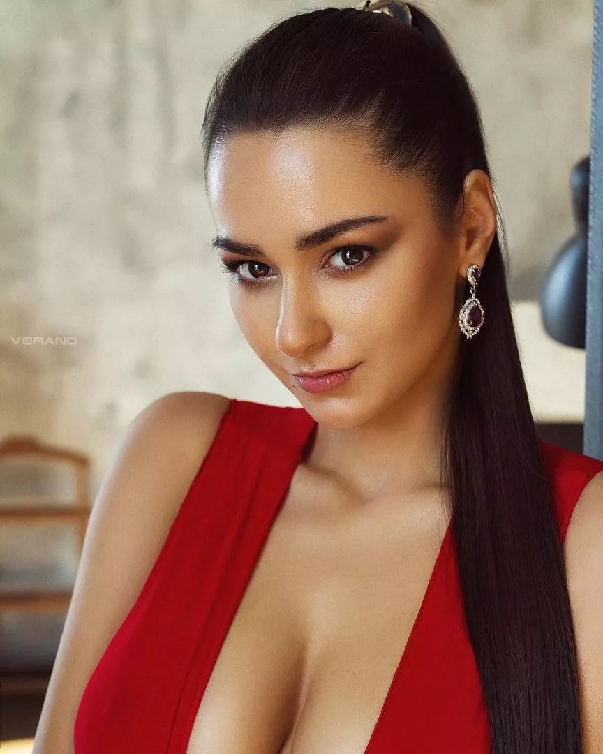 Helga Lovekaty posted by hooverusshelena