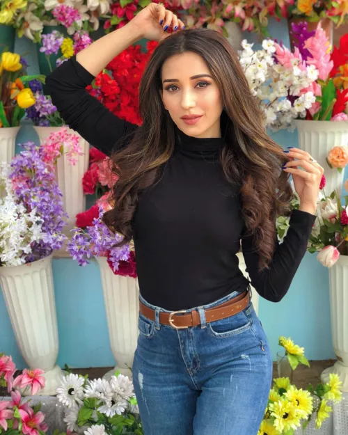 Heli Daruwala by shbmpl