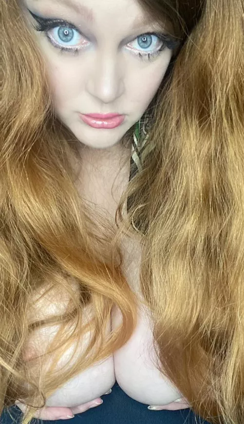 Hello ✌️ by Toyrobot2285