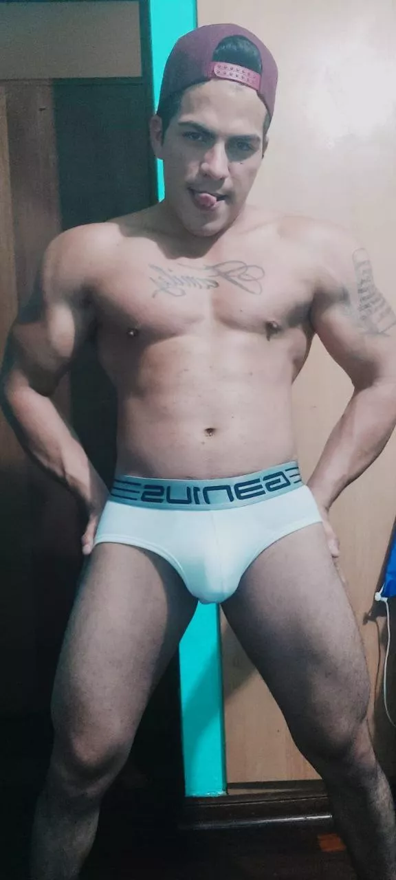 hello (25) posted by FabioHotLatin