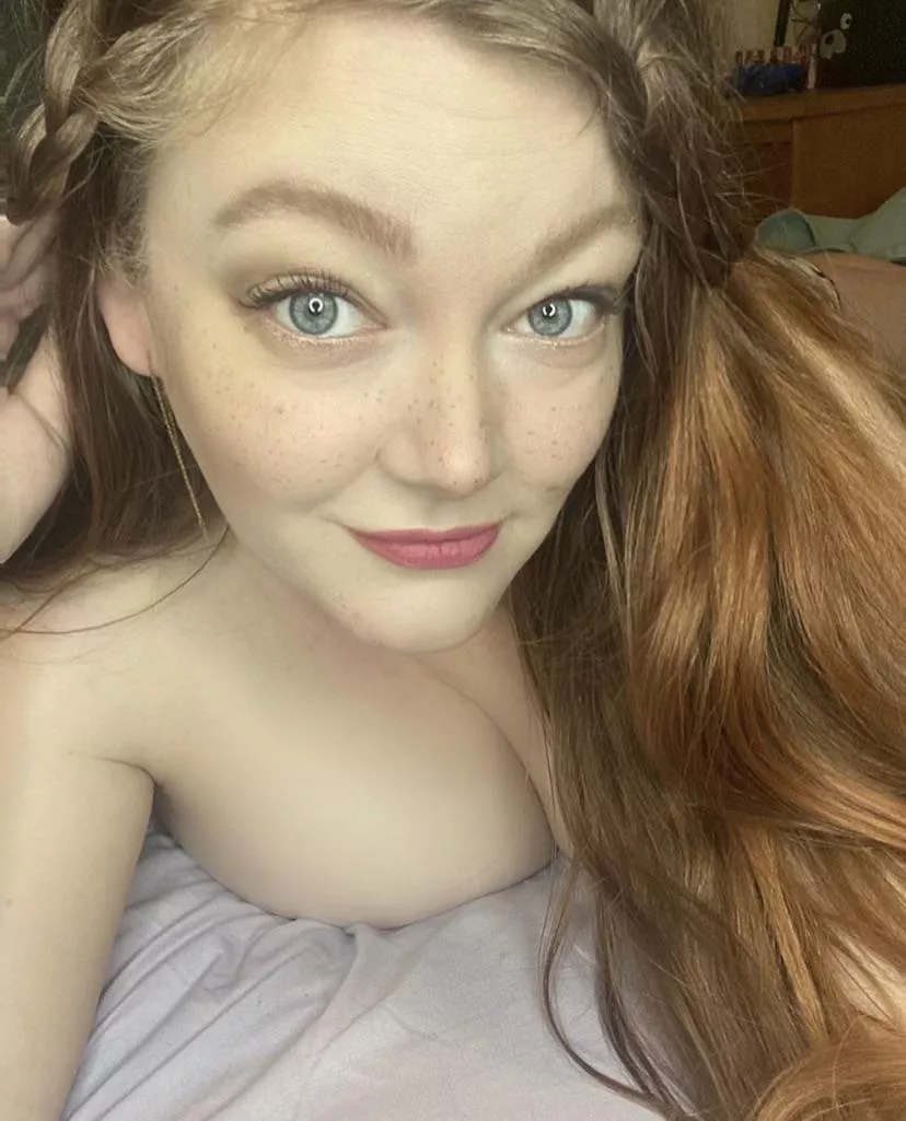 Hello <3 hope you stop and say hello :) xoxo posted by Toyrobot2285