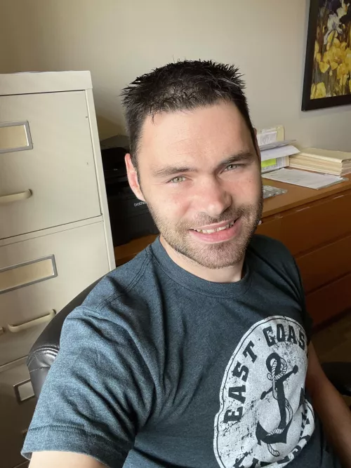 Hello. 36M Canada 🇨🇦. Is it possible to meet a girl here? by kiwi_-zen-