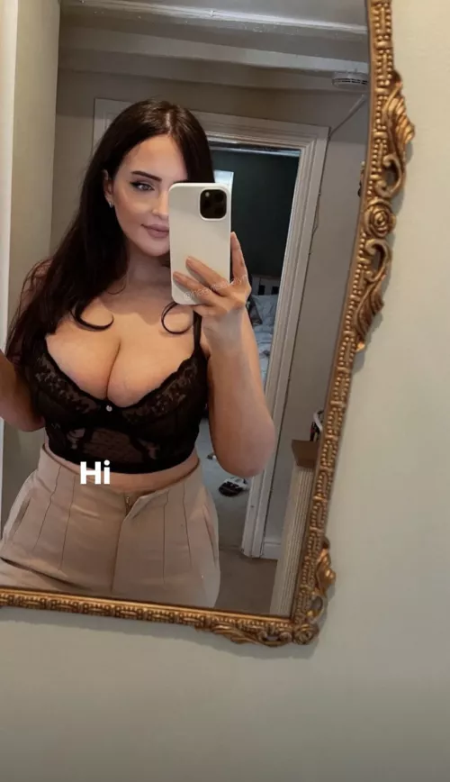 hello😍 by Excellent_Yogurt_925