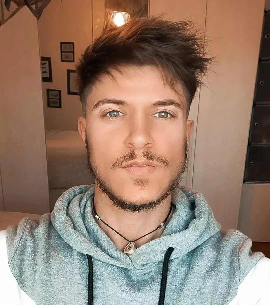 hello 🫂 posted by GaymerDean