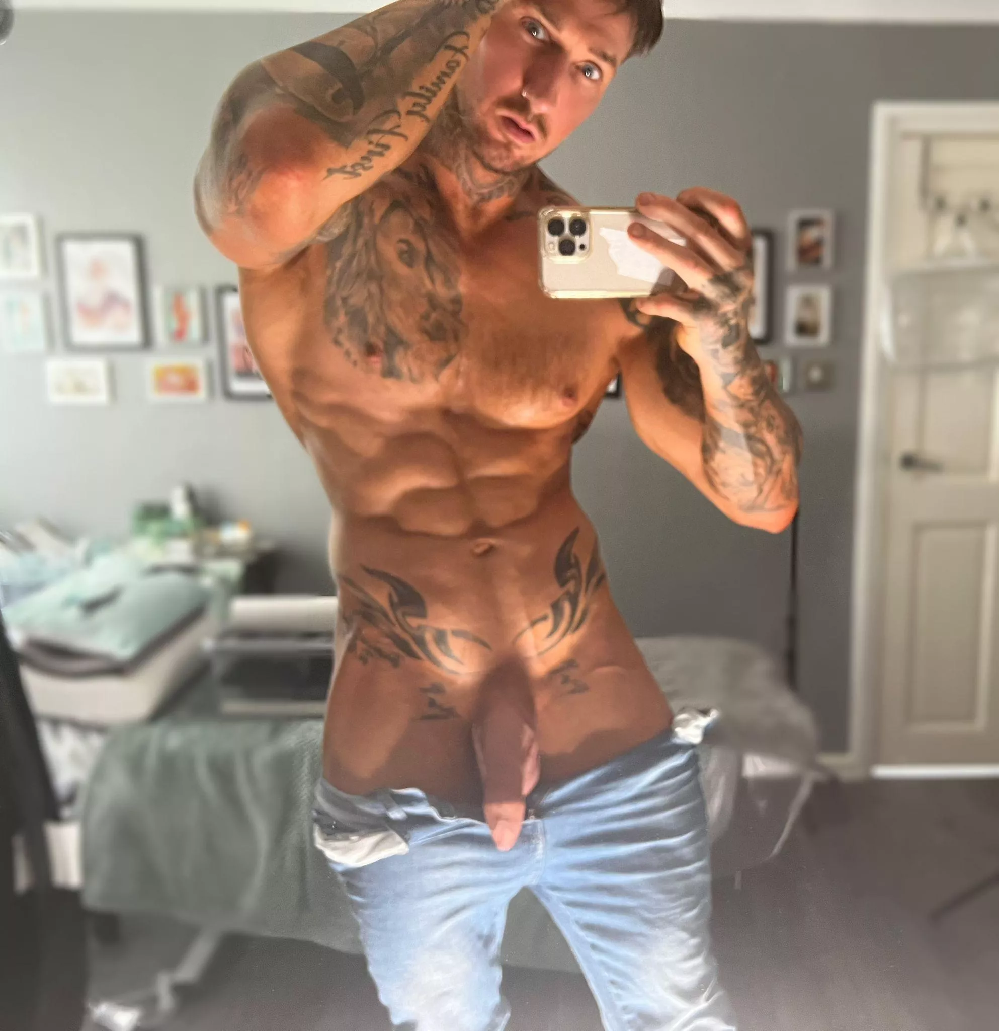 Hello posted by MuscleAlphaXXX