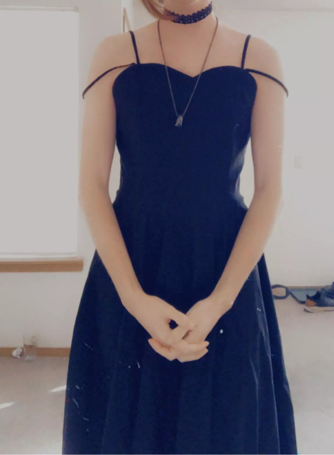 Hello🖤 posted by Broad-Couple-2908