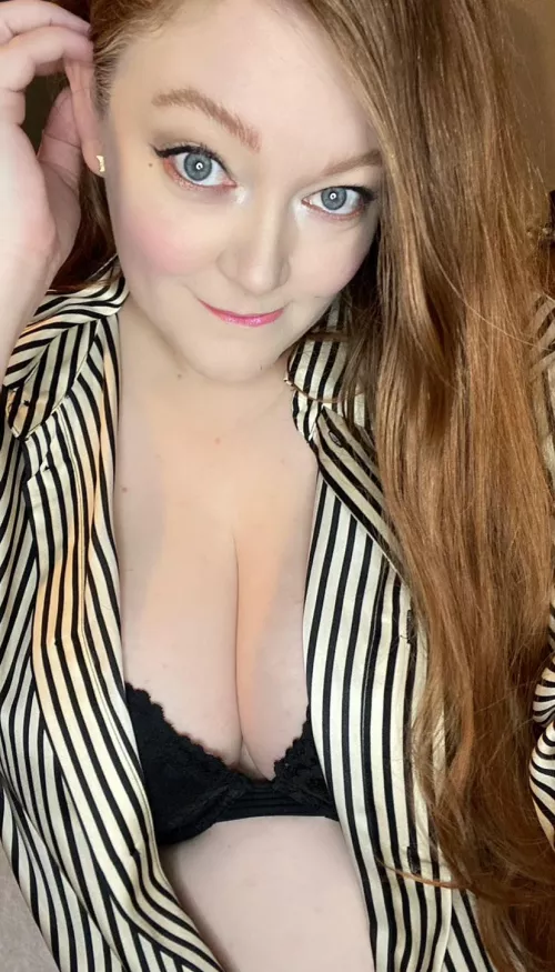 Hello🎀 by Toyrobot2285