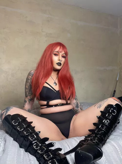 Hello 🖤🖤 by g0thschlampe