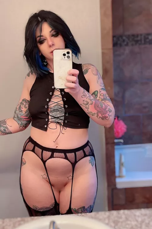 Hello beautiful people! by Good_Ghoul666