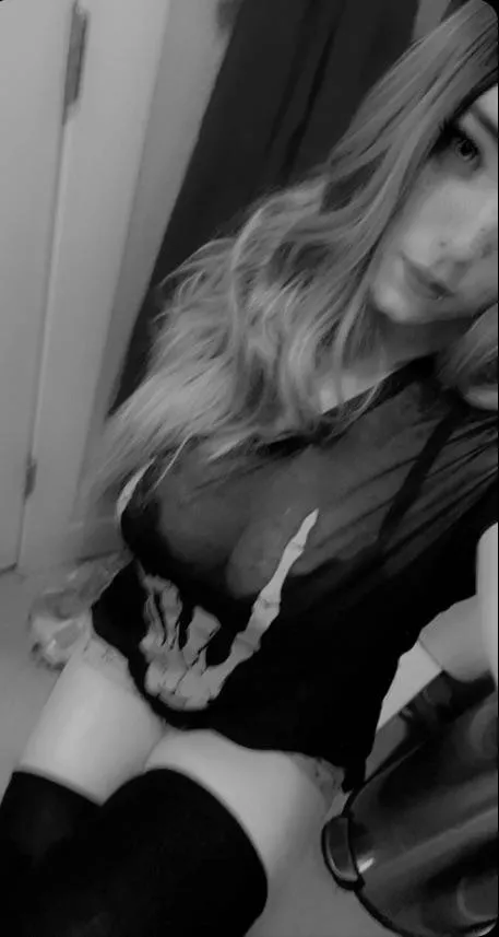 Hello 💜💜 posted by No_Law_9746