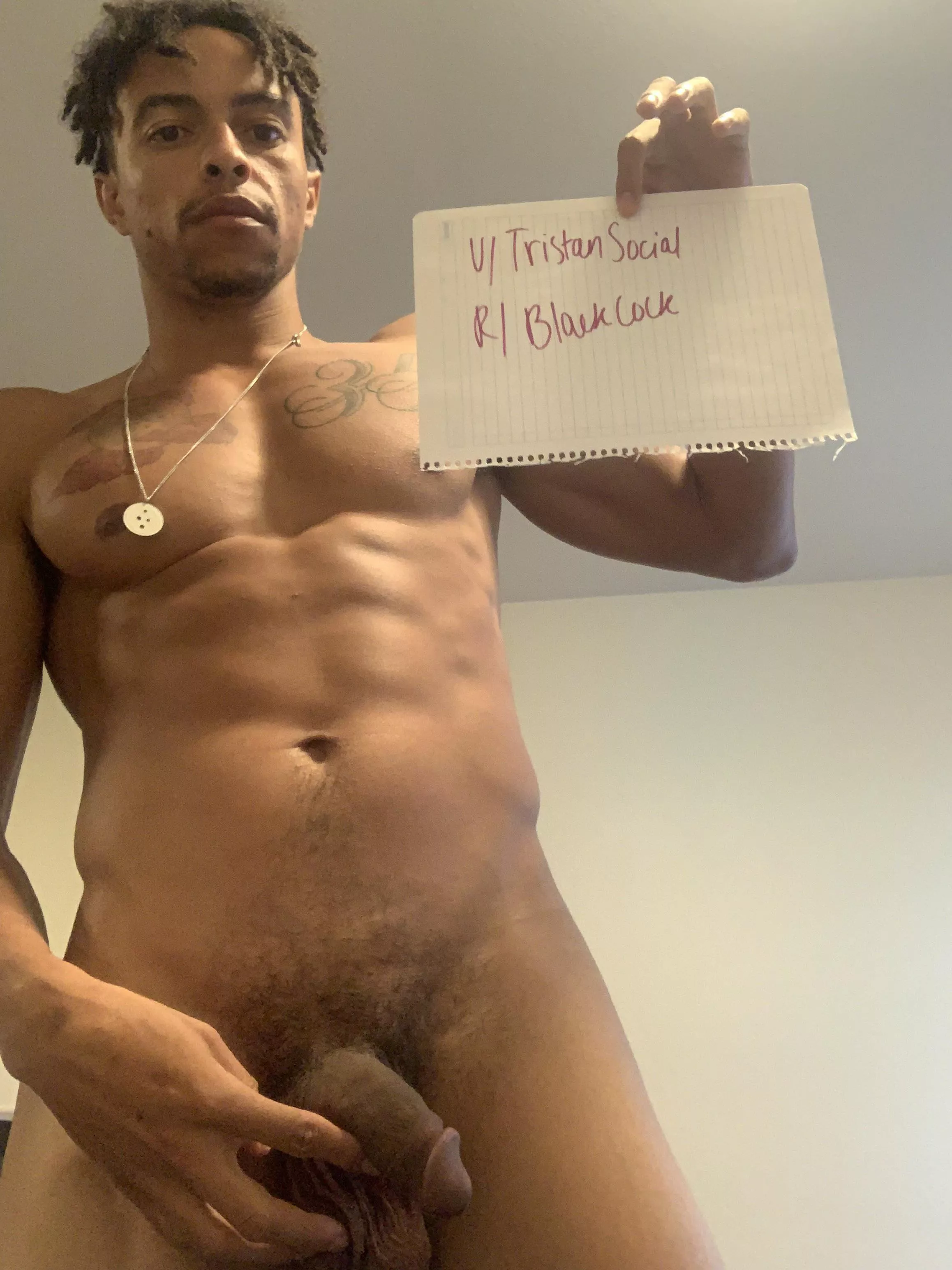 Hello everyone, it’s my first post ! posted by tristansocial