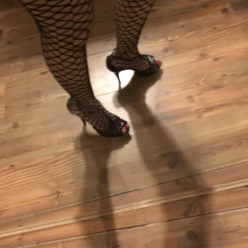 Hello💋💗 [f] by feetofjade