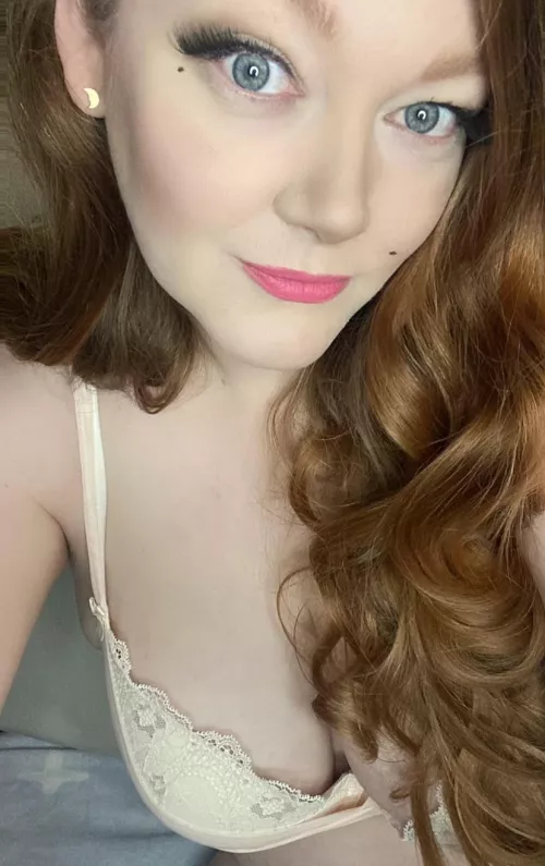 Hello (f) by Toyrobot2285