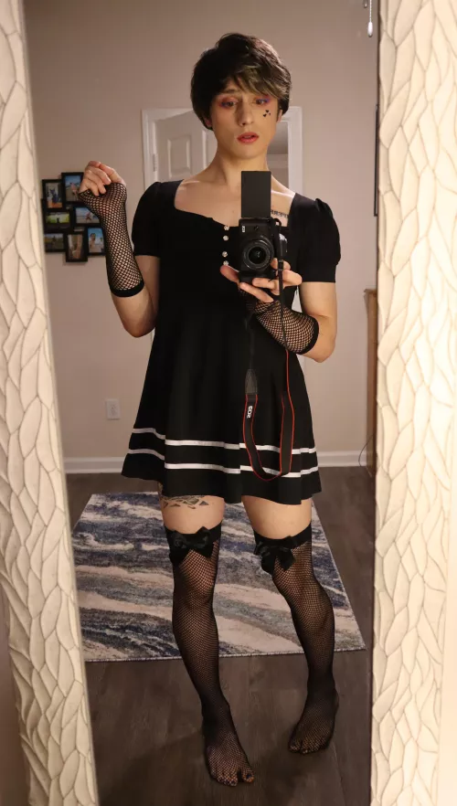 Hello, femboys and femboy admirers. My name is Vera. Good to meet you 🖤 by SyrupShower