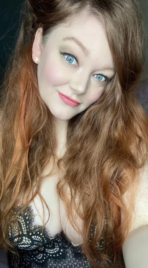 Hello :) happy Monday by Toyrobot2285