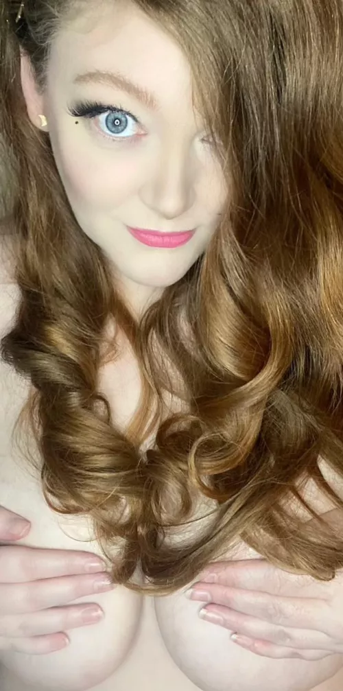 Hello :) hope you say hi [f] by Toyrobot2285