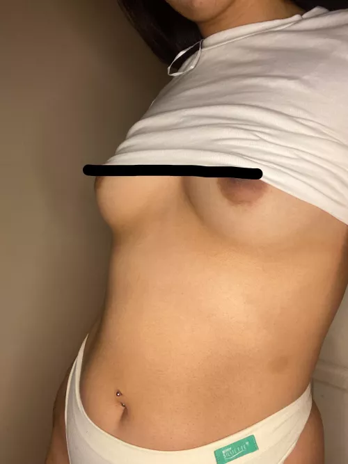 Hello, I'm 18 years old and I would love for us to have a little fun 🥵 and for free by Financial-Reply6046