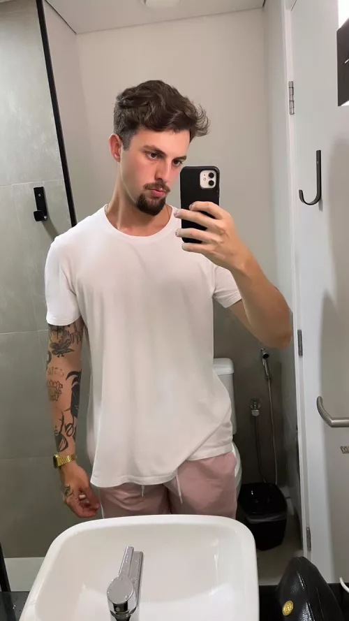 Hello ❤👀 by Embarrassed-Fan-905