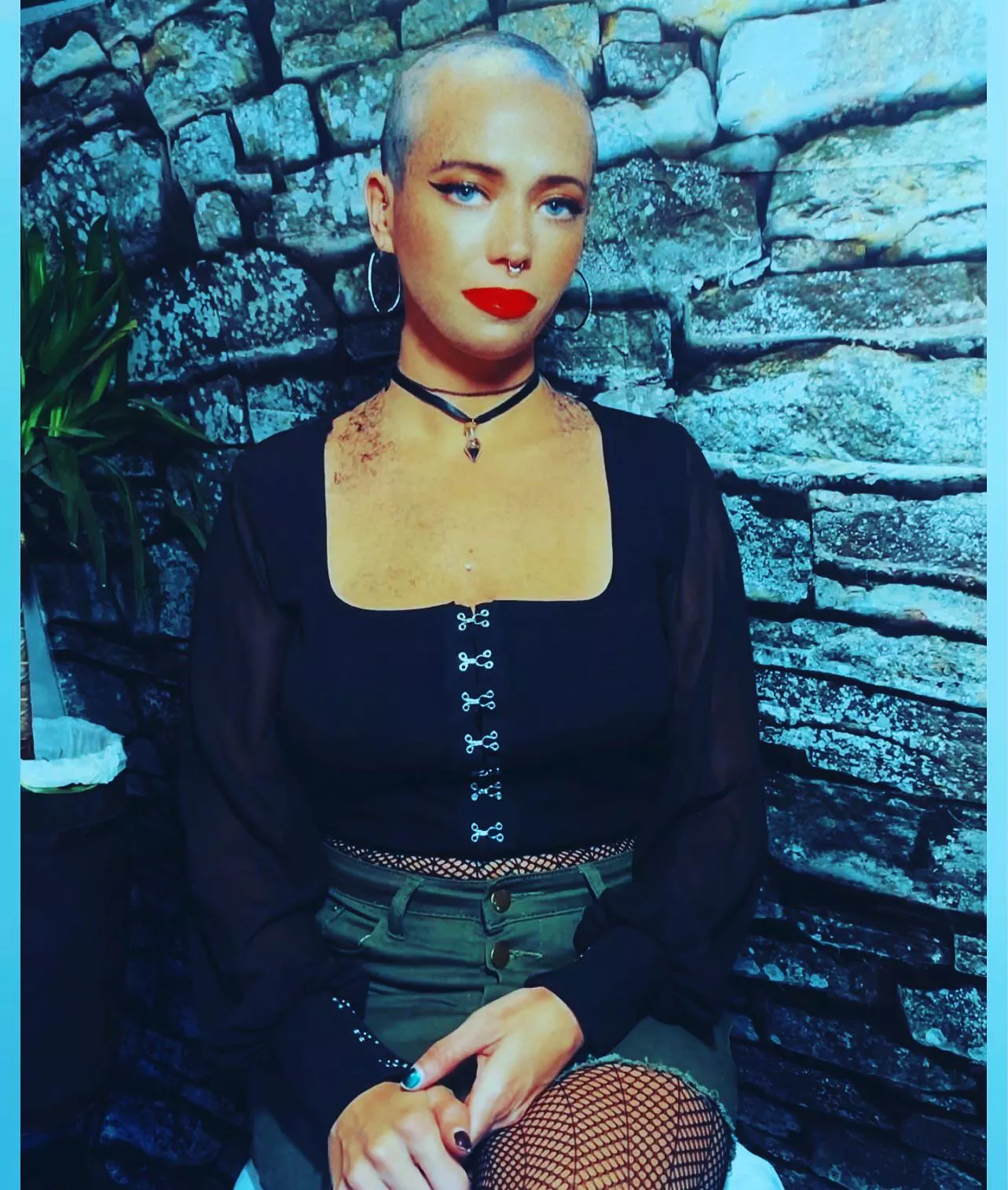 Hello loves💋 New here. Headshaves and hairplay are my thing 😈🪒 This is from a recent shaving by my galpal🦋 posted by Fullyliving