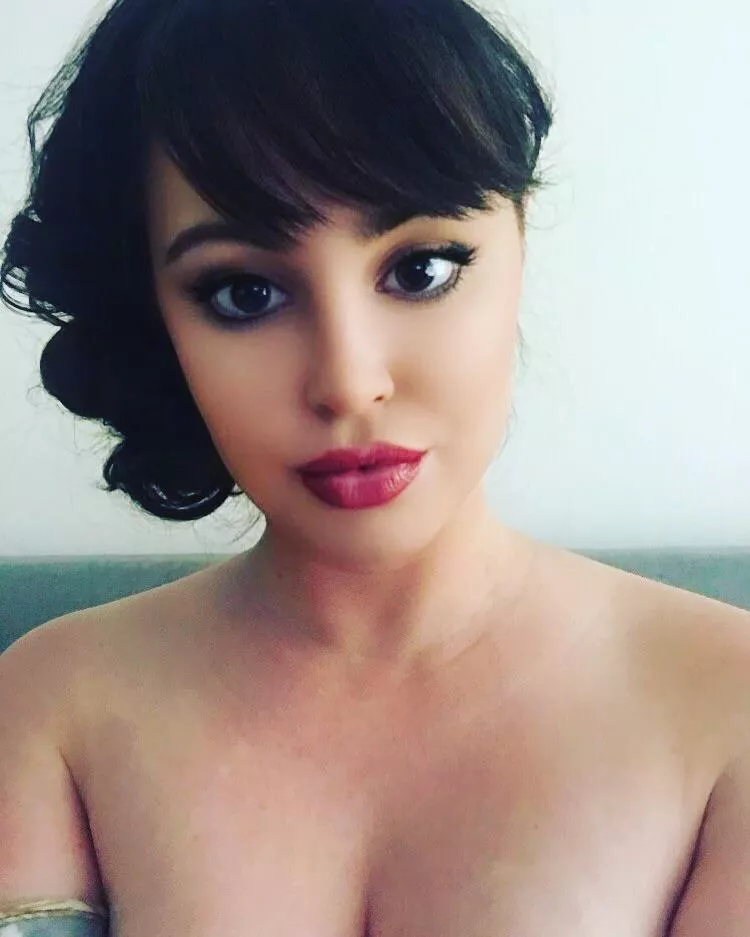 Hello my darling. posted by LaylaLue